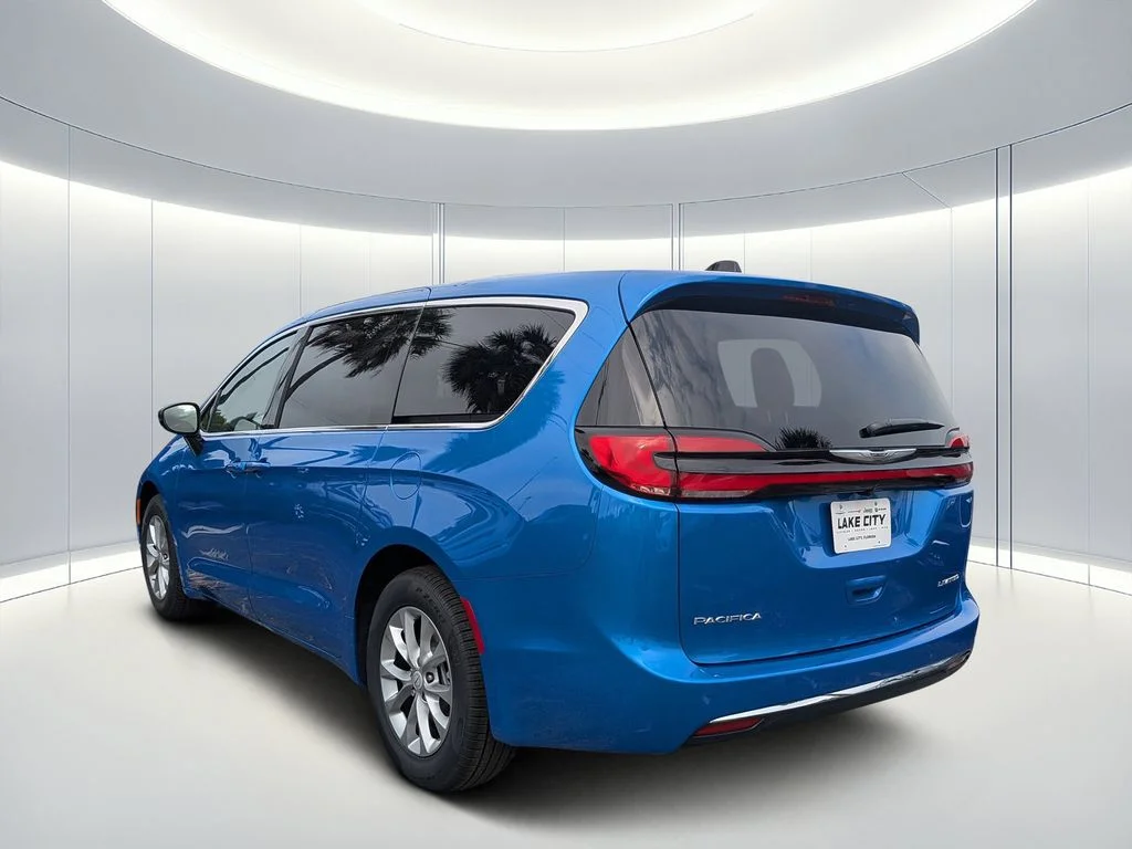 New 2026 Hydro Blue Pearl-Coat Exterior Paint Chrysler Limited image 6