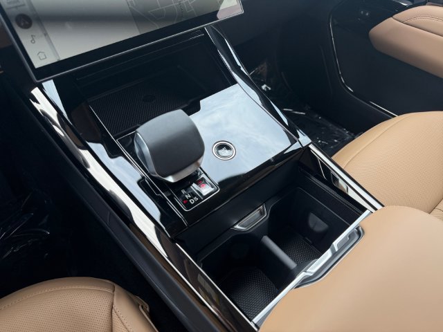 New 2027 Santorini Black Land Rover SE image 24