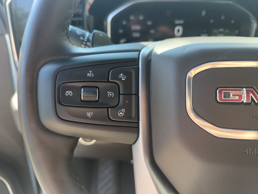 Used 2025 White GMC SLT image 21