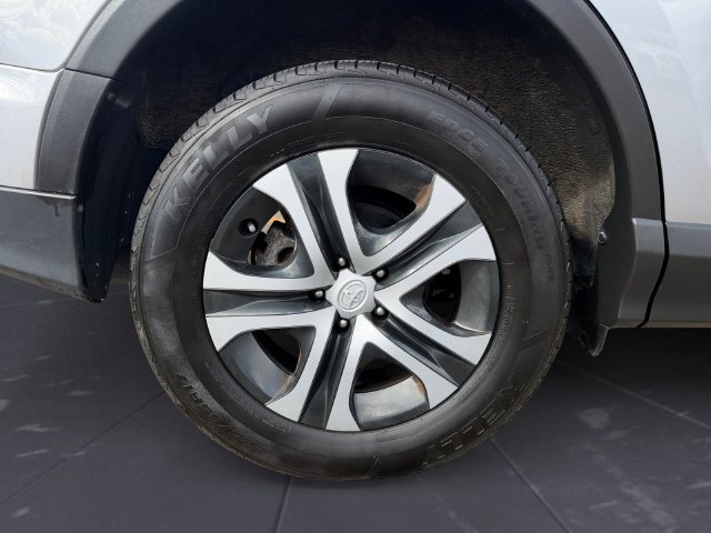 Used 2018 Silver Toyota LE image 44