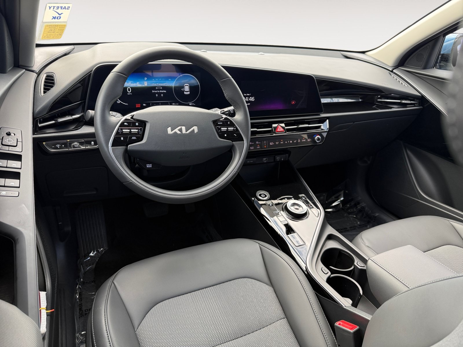Used 2024 Mineral Blue Kia Wind image 15