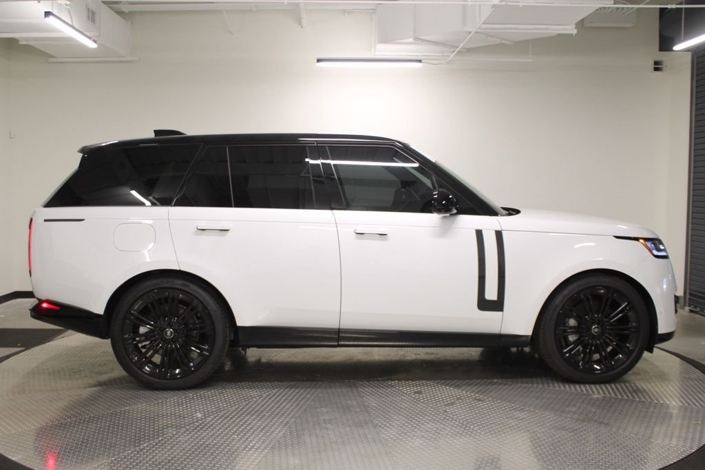 Used 2025 White Land Rover SE image 8