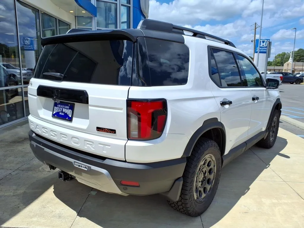 New 2026 Platinum White Pearl Honda TrailSport Blackout Elite image 3