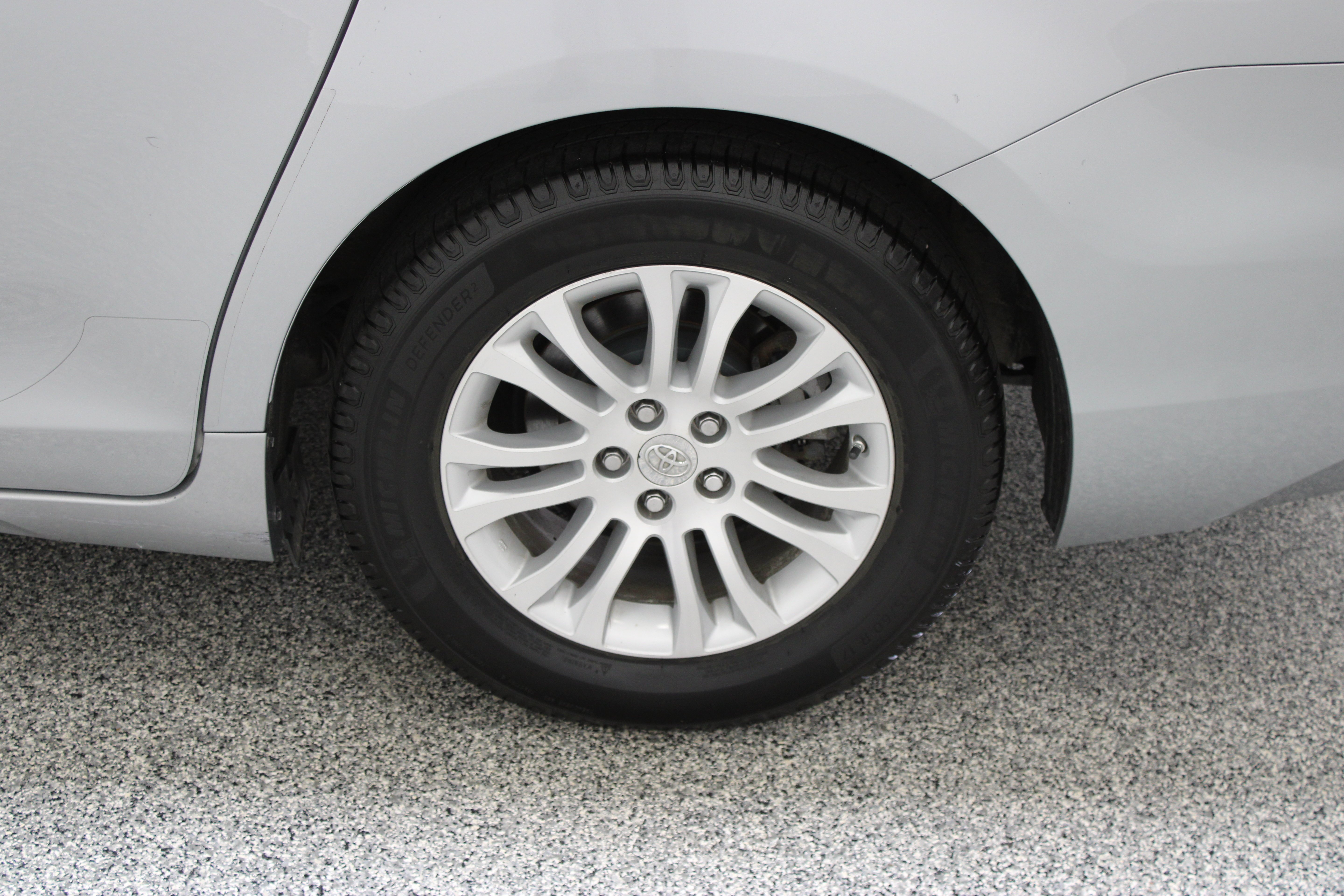 Used 2015 Silver Sky Metallic Toyota XLE Premium 3.5L image 10