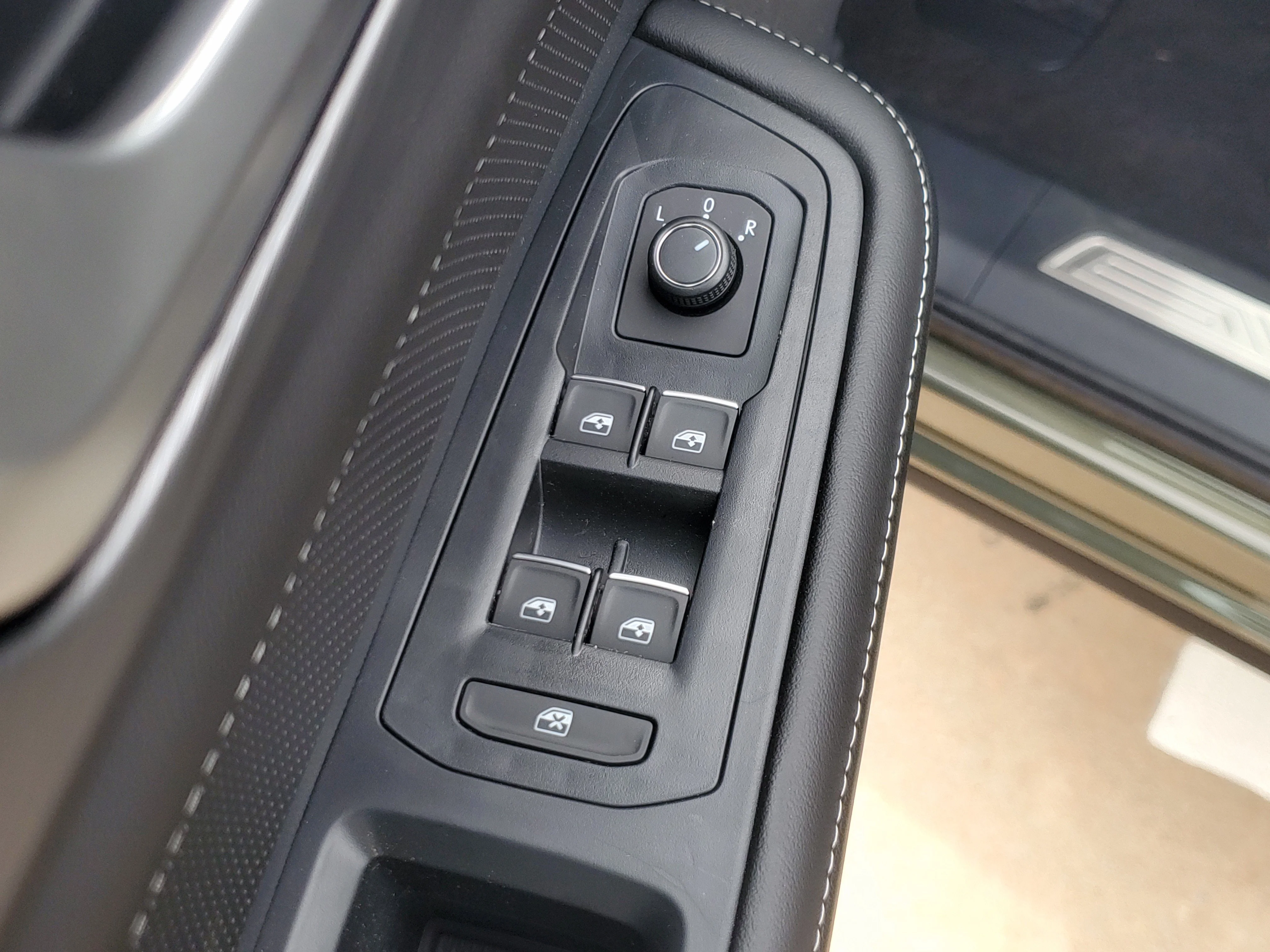 New 2026 Green Volkswagen 2.0T SE w/Technology image 18