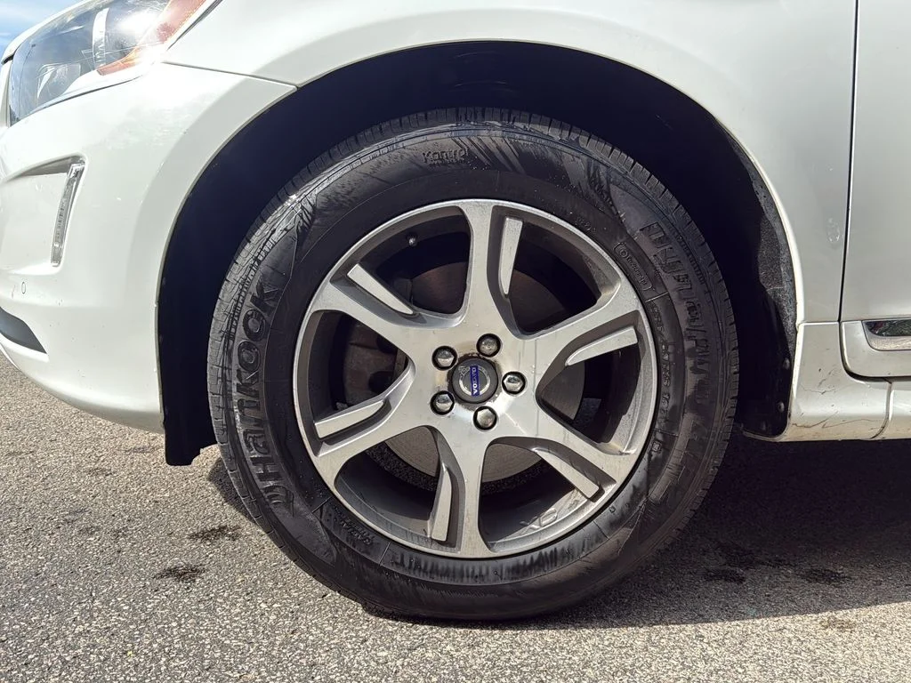 Used 2015 White Volvo T6 image 21