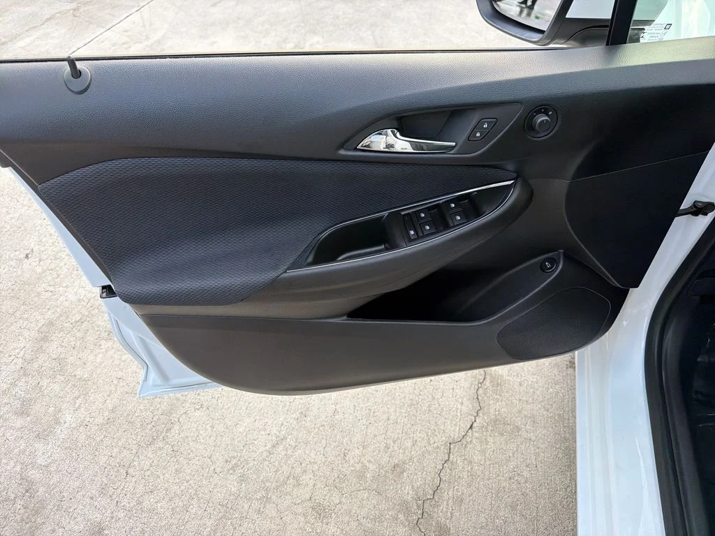 2018 Chevrolet Cruze LS - Photo 14