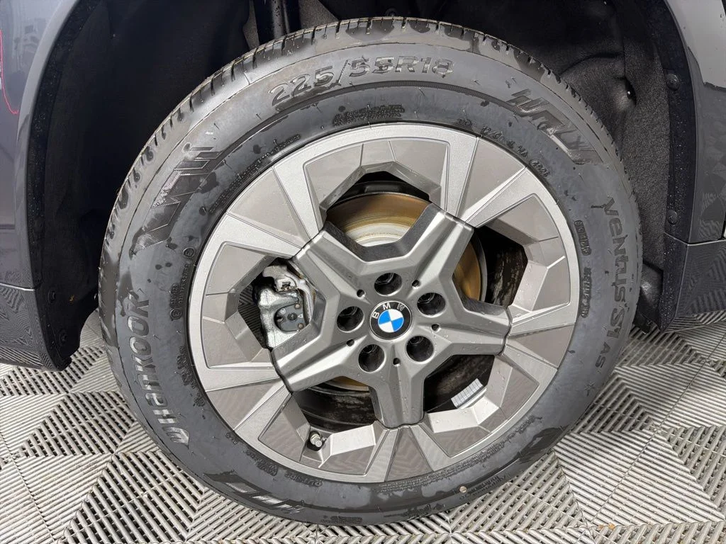Used 2026 Space Silver Metallic BMW xDrive28i image 18