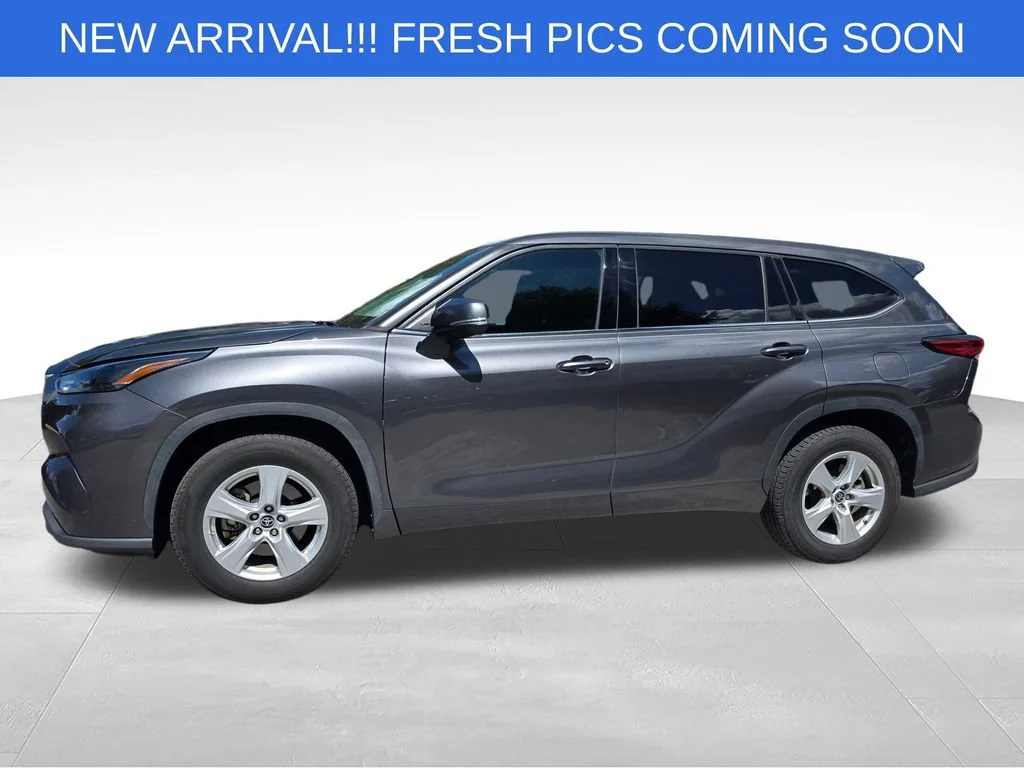 Used 2022 Gray Toyota LE image 3