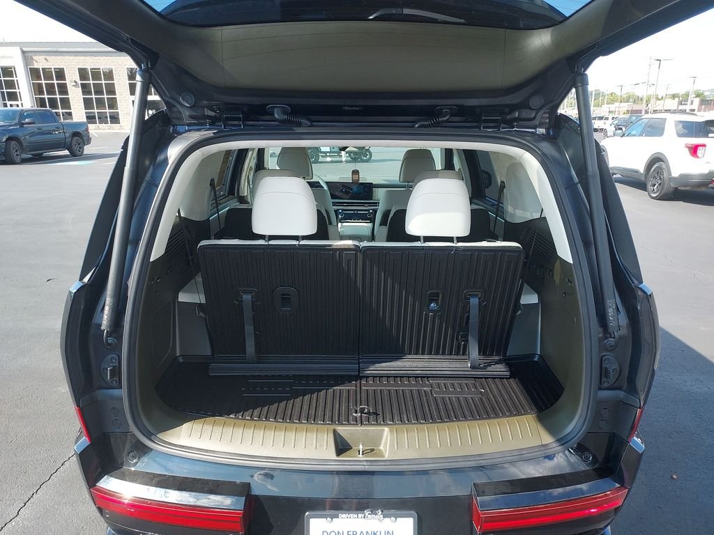 Used 2024 Black Hyundai Calligraphy image 9