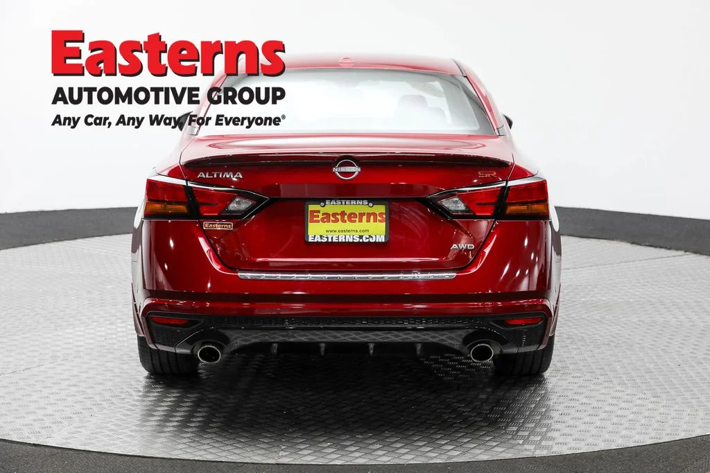 Used 2023 Red Nissan 2.5 SR image 6