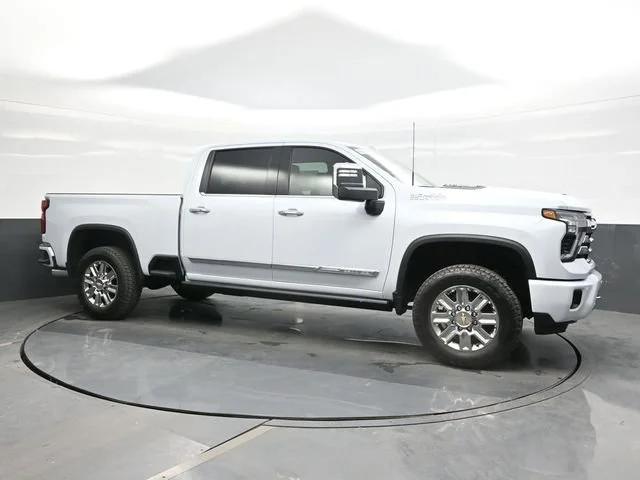 New 2026 Polar White Tricoat Chevrolet High Country image 7