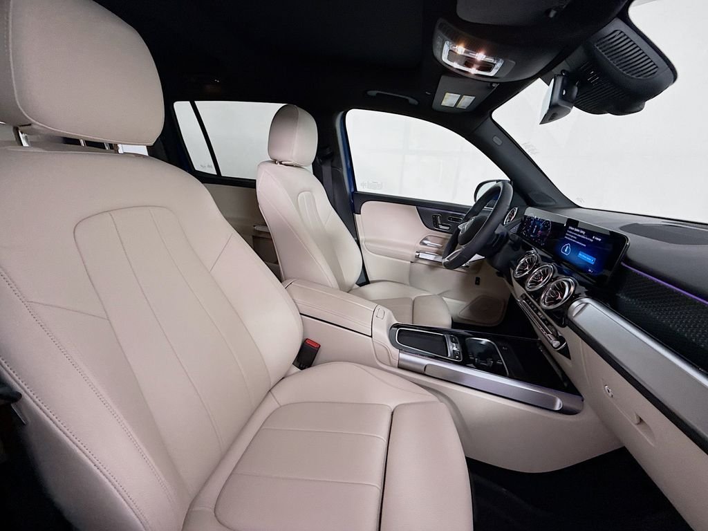 Used 2025 Blue Mercedes-Benz GLB 250 image 24