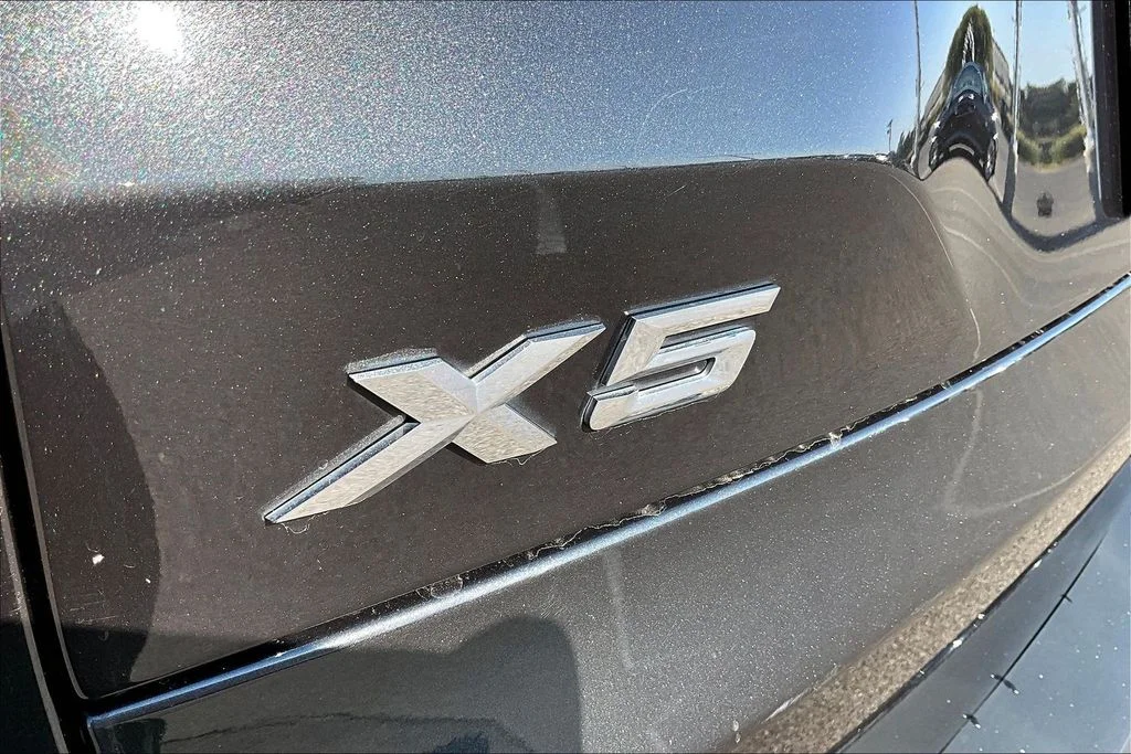 Used 2022 Gray BMW sDrive40i image 33