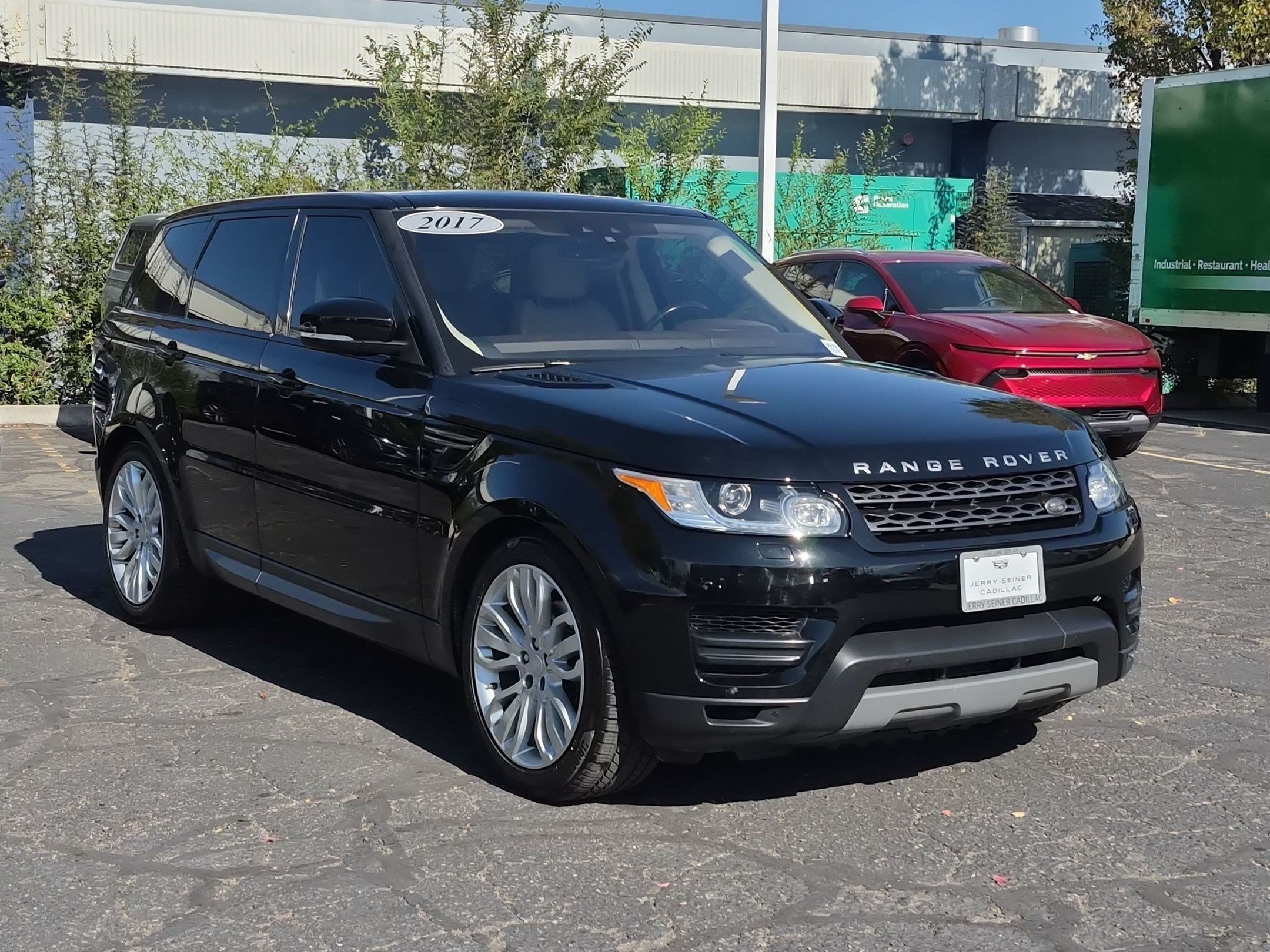 Used 2017  Land Rover SE image 7