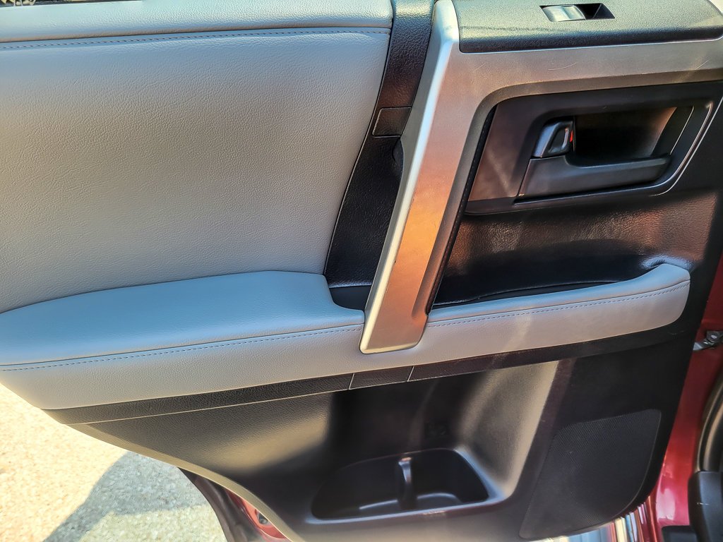 Used 2010 Red Toyota SR5 image 17