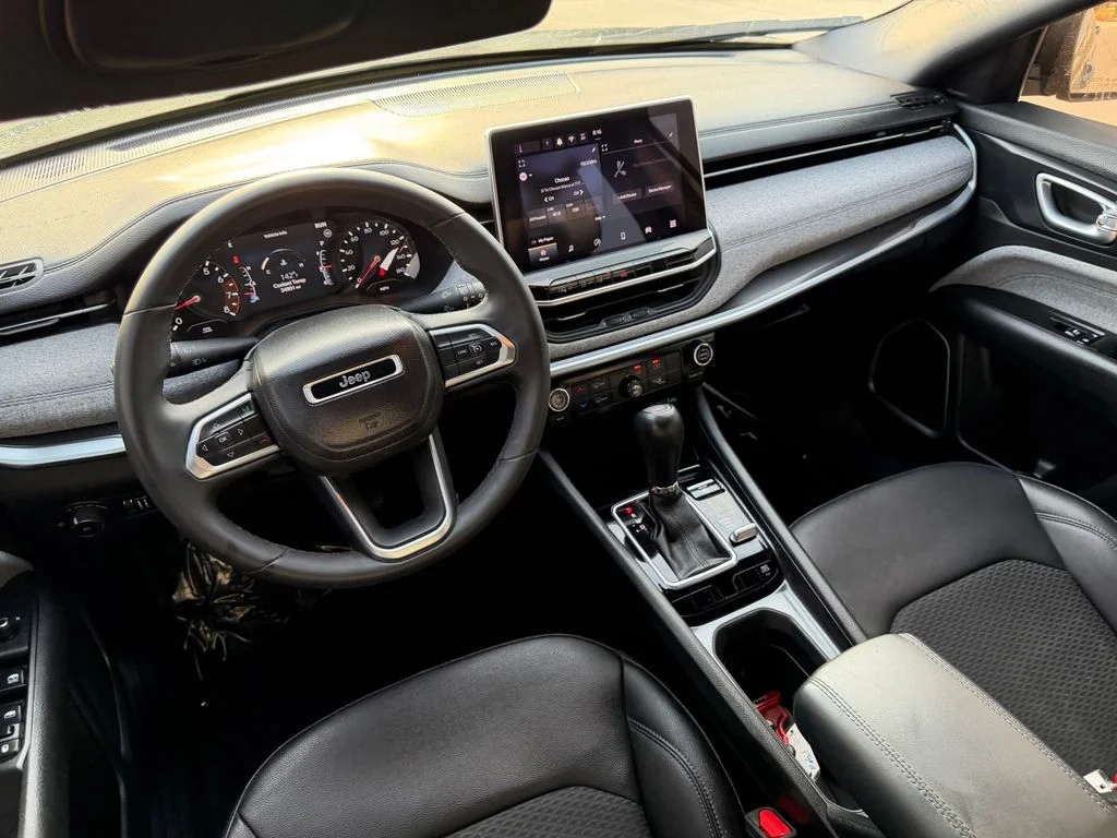 Used 2024 Gray Jeep Latitude image 11