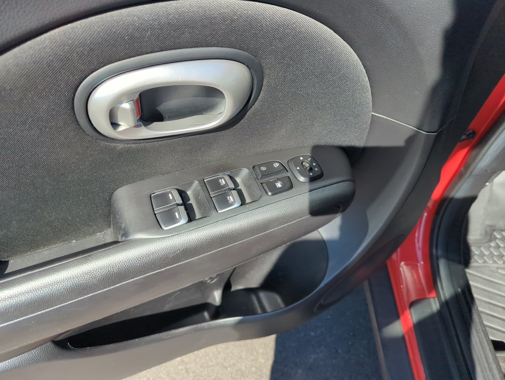 Used 2017 Red Kia Plus image 19