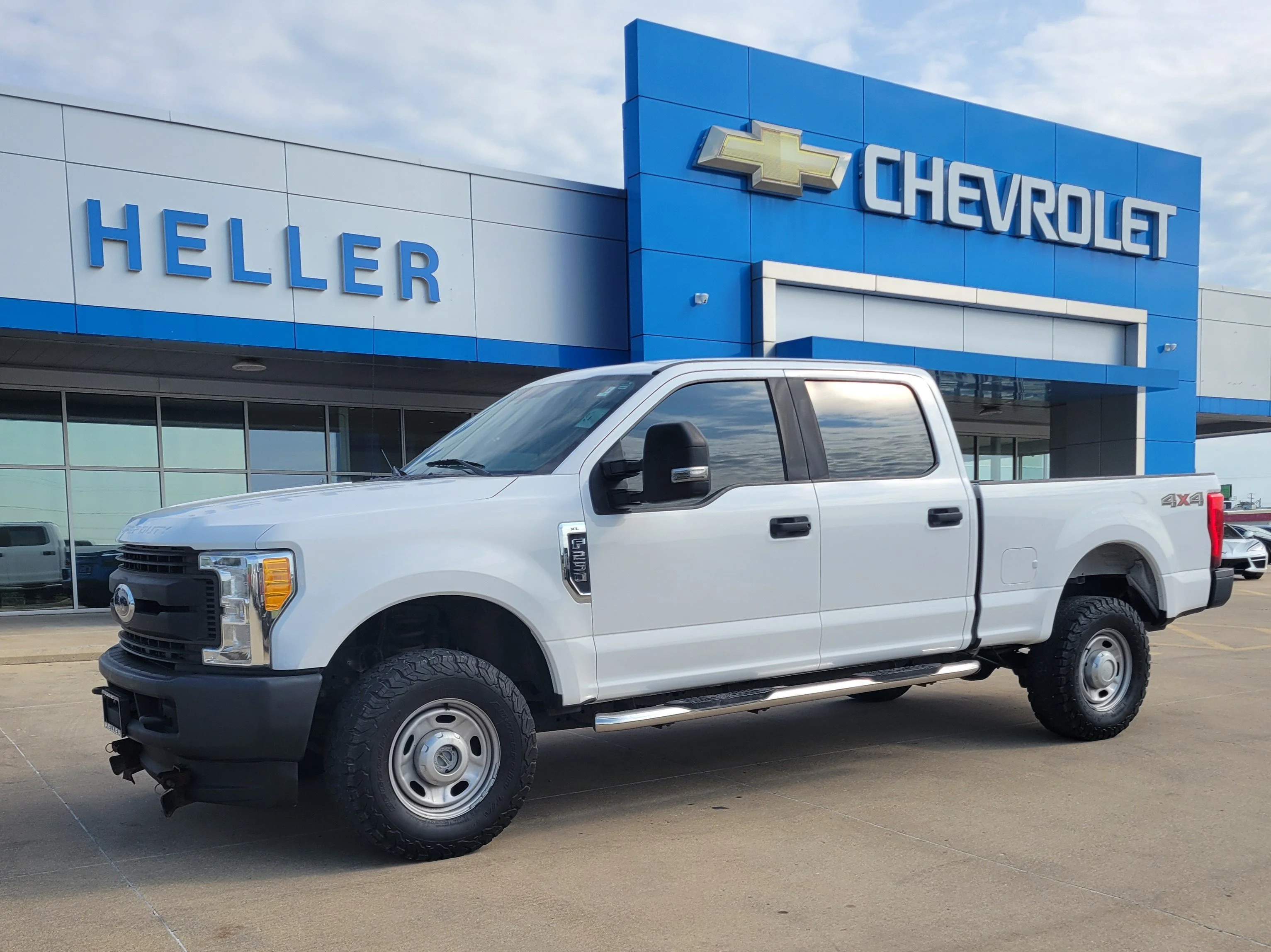 Used 2017 Oxford White Ford XL image 3
