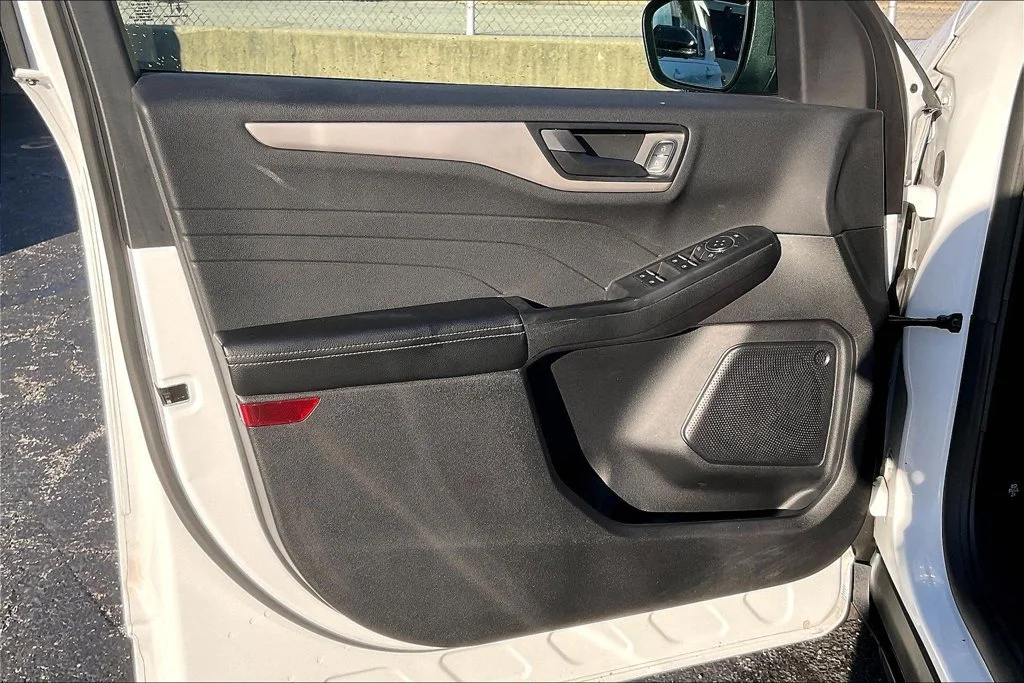 Certified Used 2022 Oxford White Ford SE image 22
