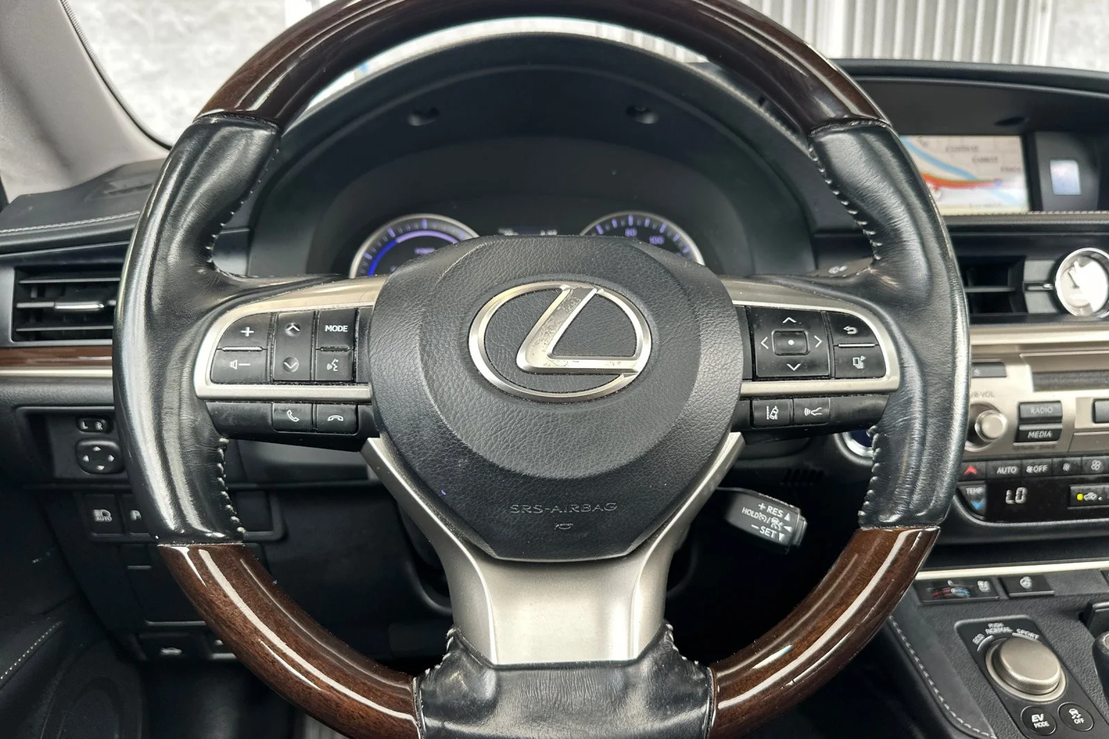 Used 2017 EMINENT WHITE Lexus ES 300h image 22