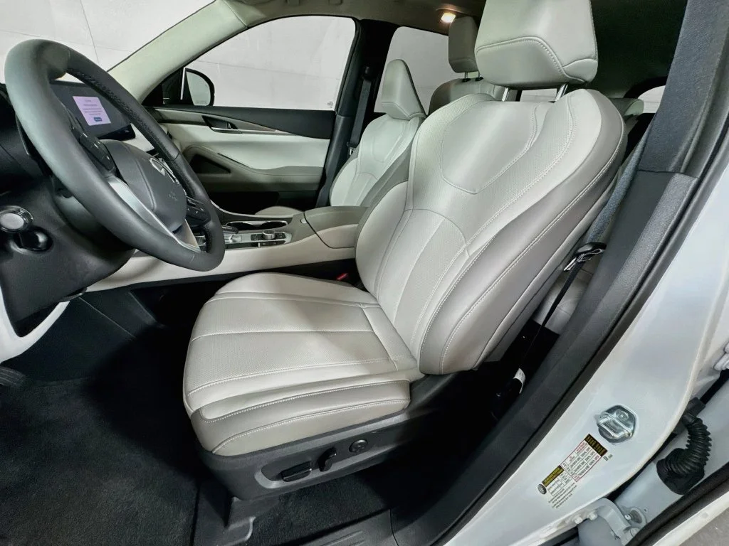 Certified Used 2027 White INFINITI PURE image 28