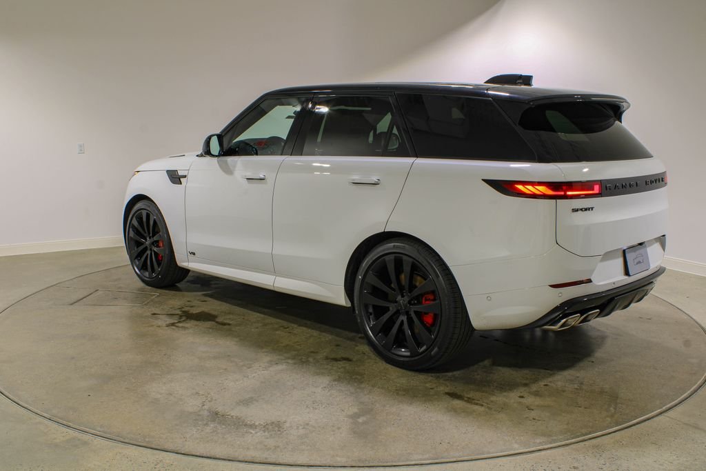 New 2026 Fuji White Land Rover Dynamic SE image 3