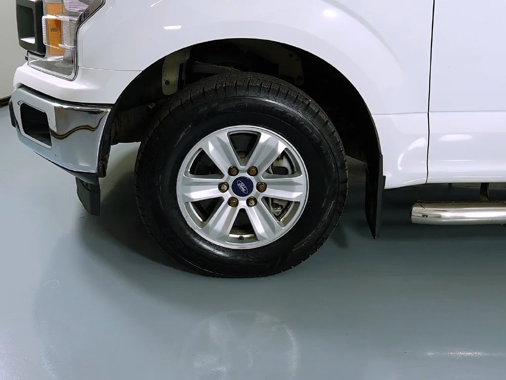 Used 2018 White Ford XL image 8