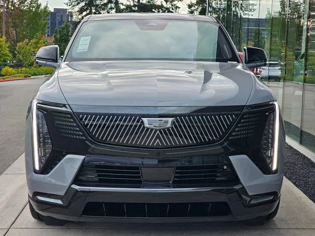 New 2026 Luna Metallic Cadillac Premium Sport image 8