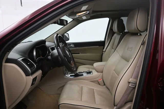Used 2018 Velvet Red Pearlc Jeep Overland image 9