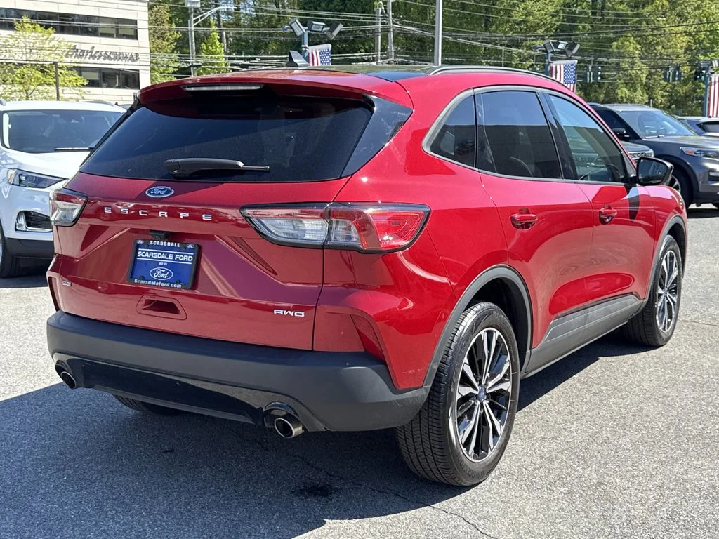 Used 2022 Rapid Red Metallic Tinted Clearcoat Ford SE image 4