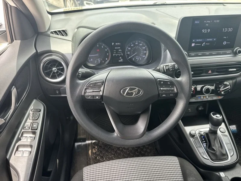 Used 2022 White Hyundai SE image 21