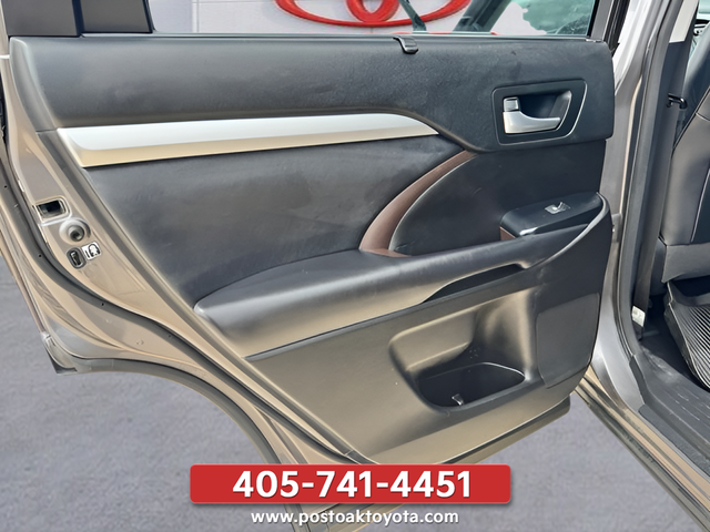 Used 2018 Gray Toyota XLE image 31