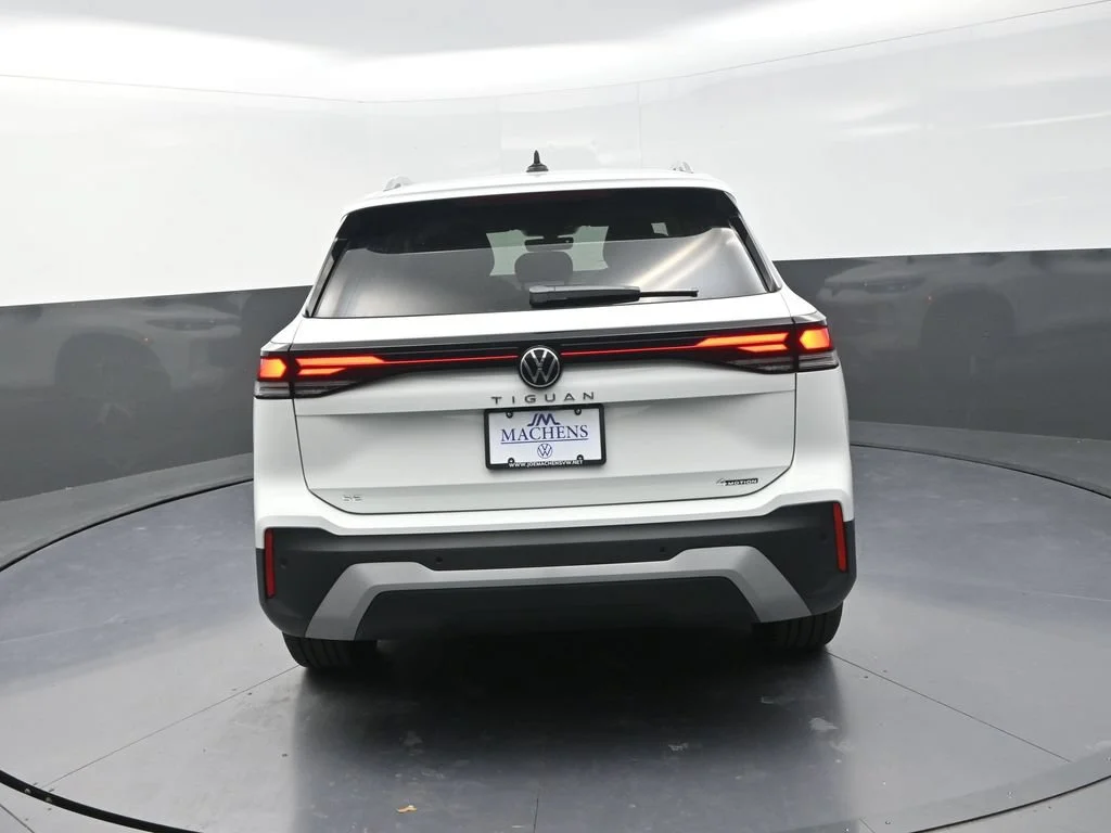 2026 Volkswagen Tiguan SE - Photo 10