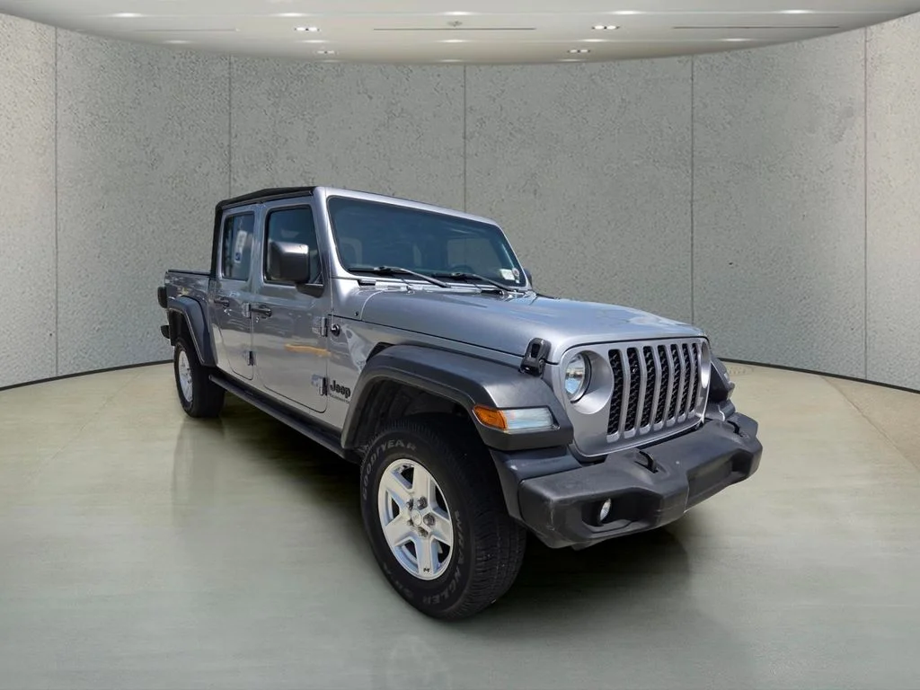 Used 2020 Silver Jeep Sport image 7