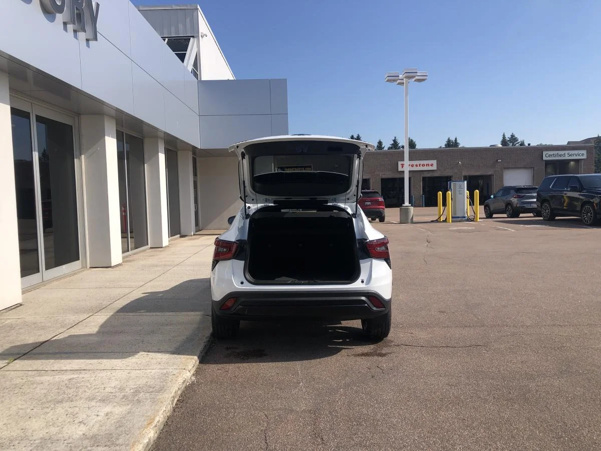 New 2026 White Chevrolet Fwd 4dr 2rs image 7