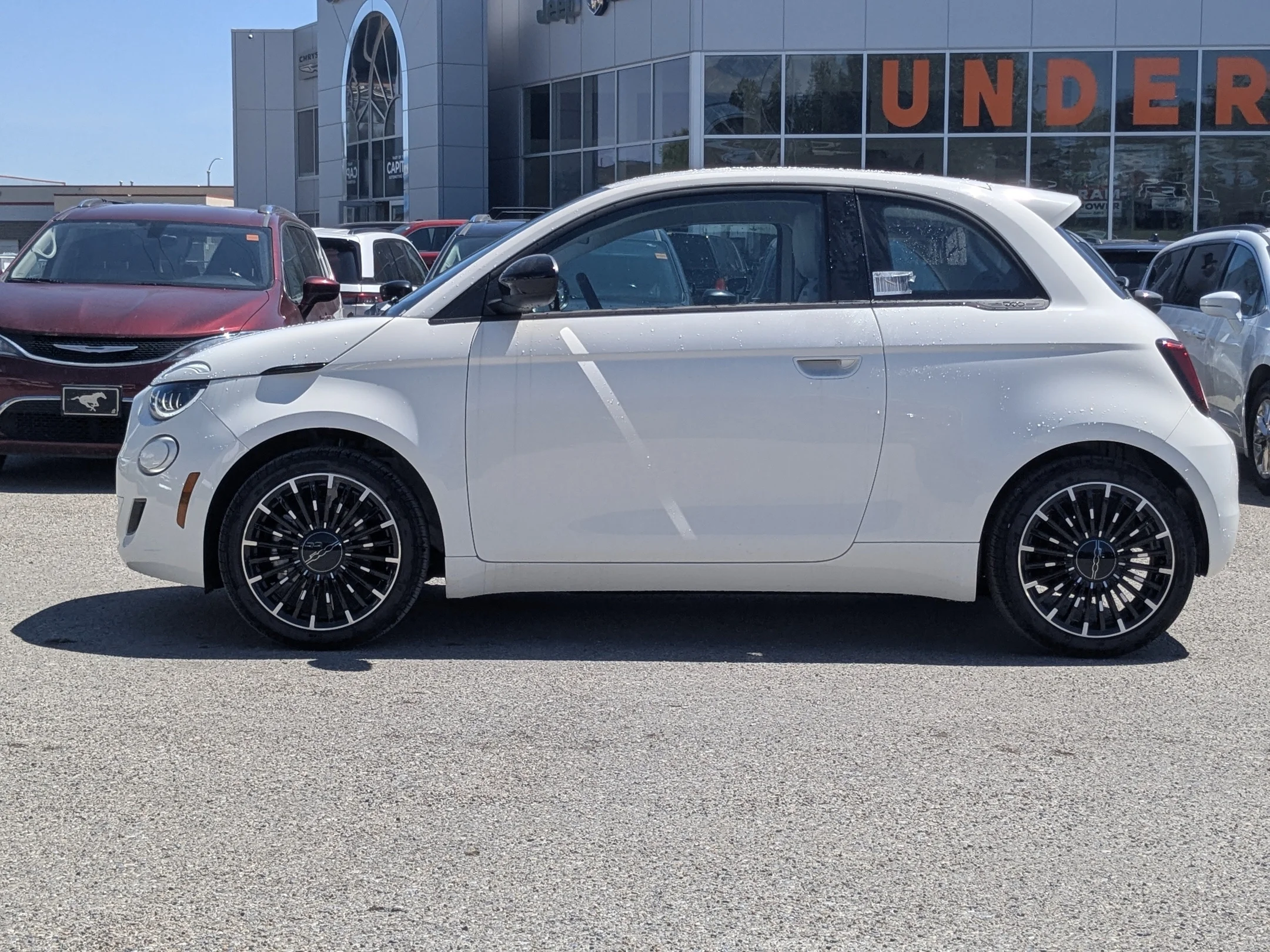 New 2026 White FIAT Pop - - FWD - Backup Camera - Lane Keep Assist - Rear Park Assist - Auto Climate & More! image 5