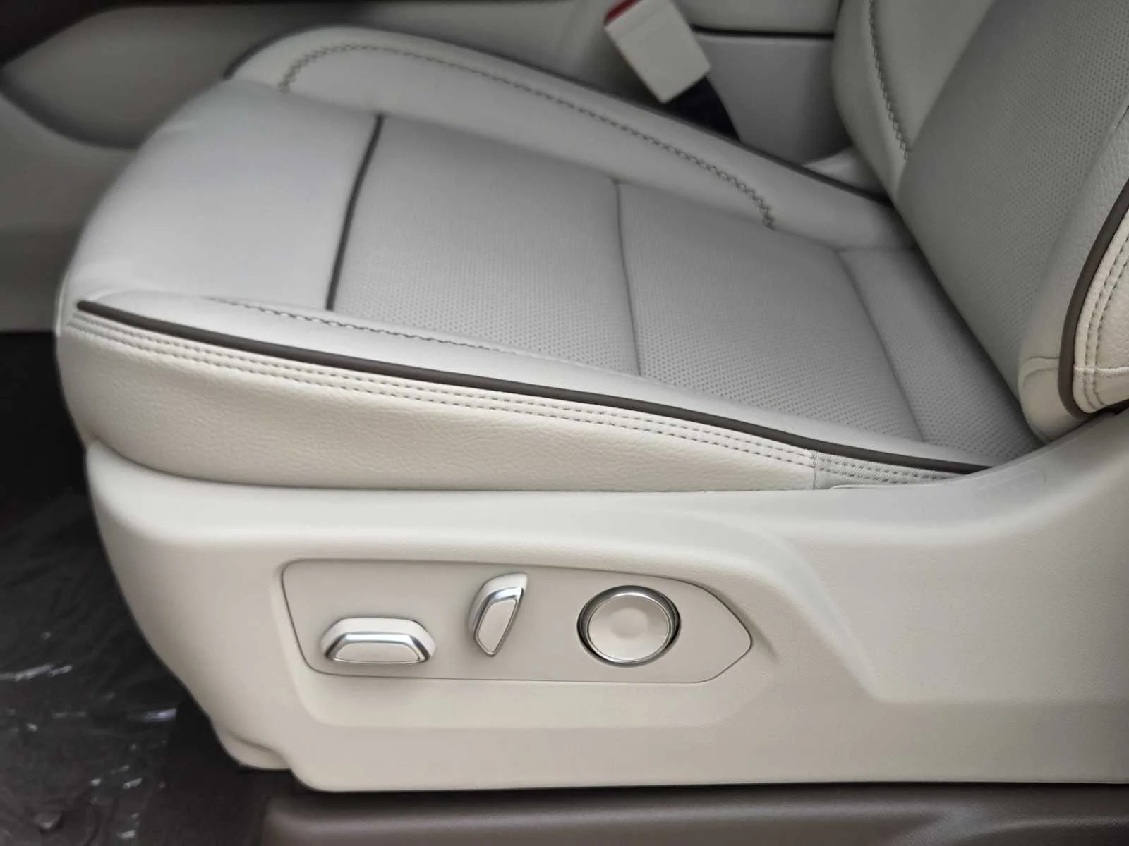 2026 GMC Yukon XL Denali - Photo 16