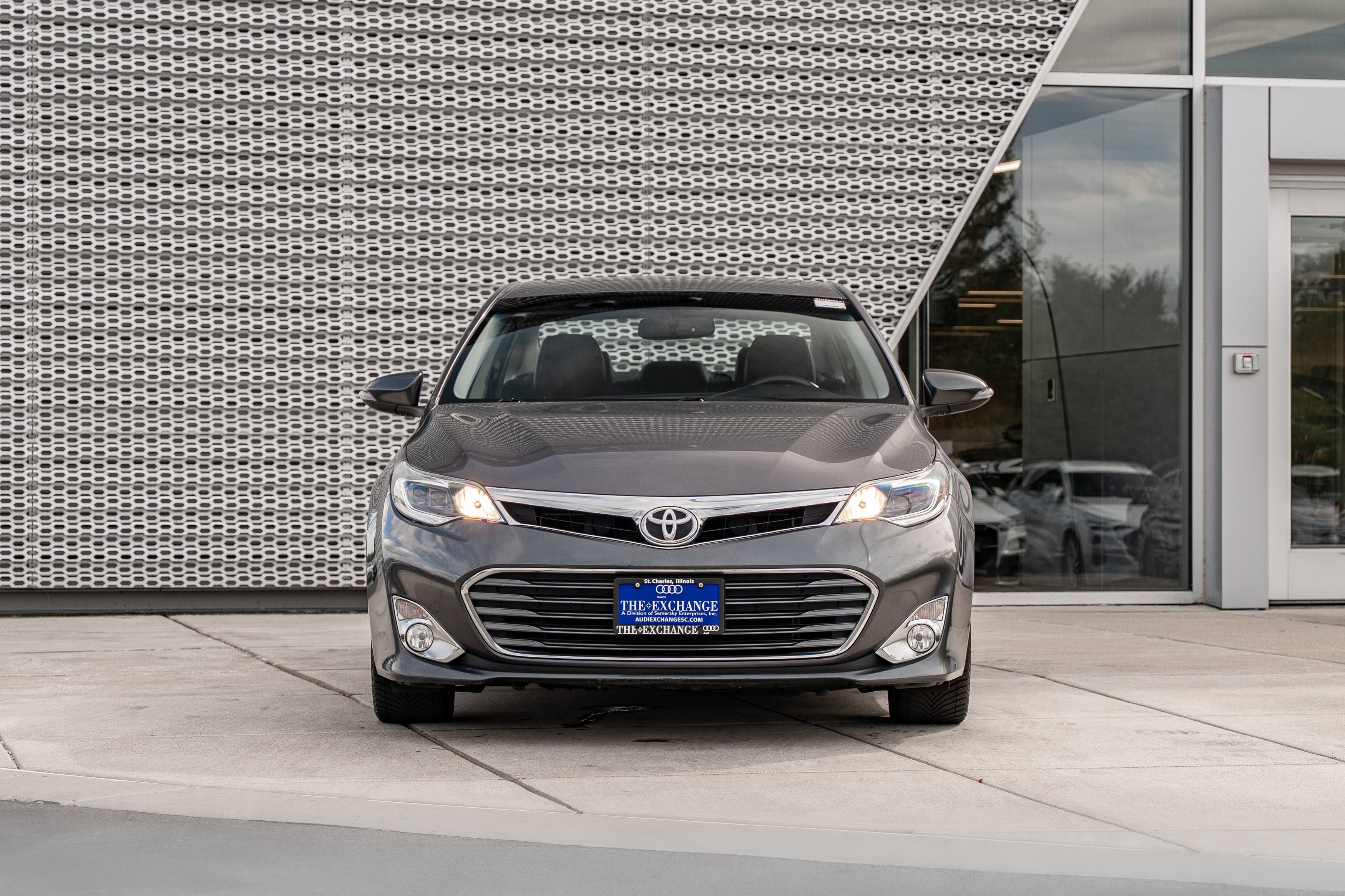 Used 2015 Magnetic Gray Metallic Toyota XLE Touring image 29