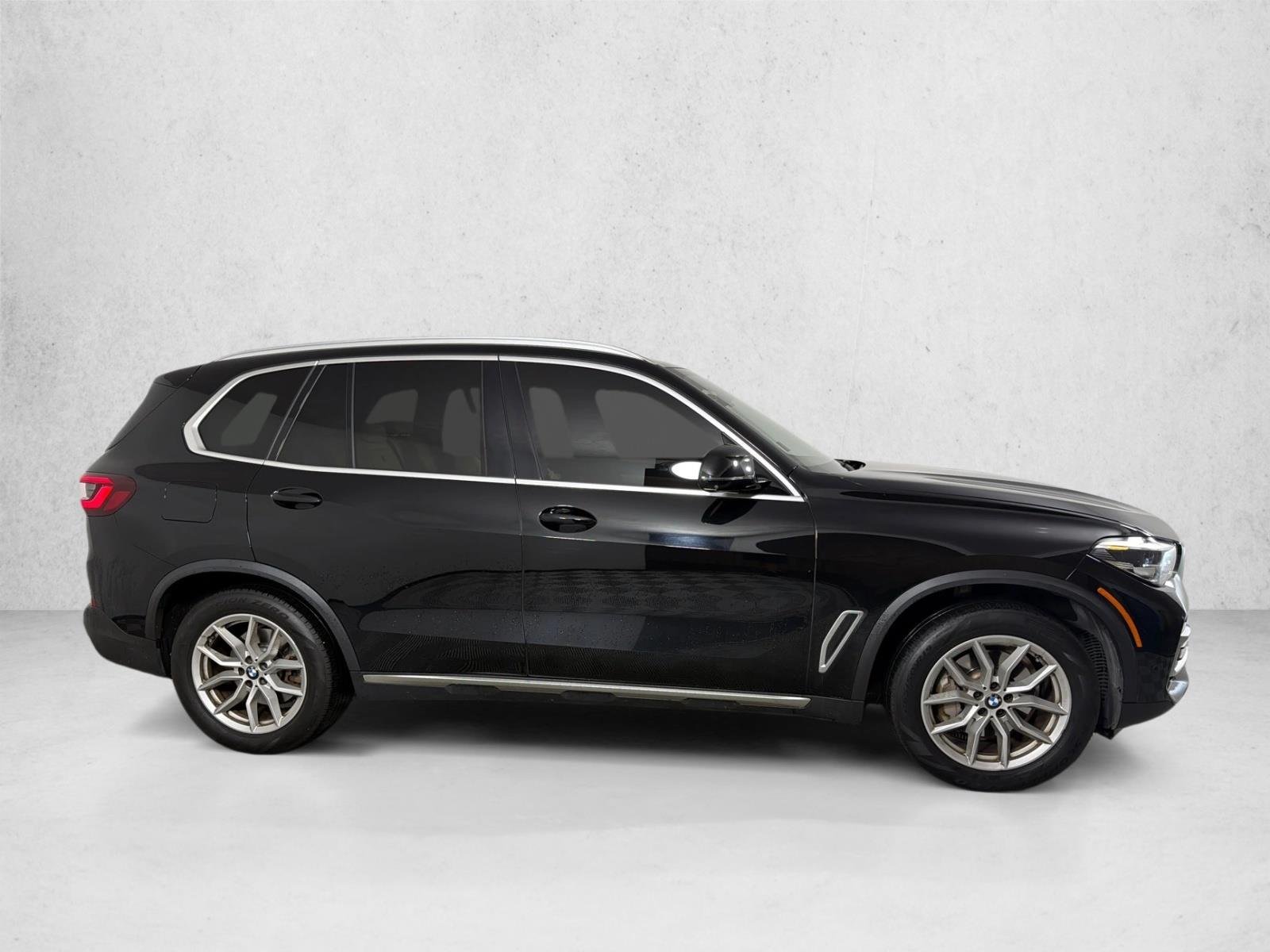 Used 2021 Jet Black BMW sDrive40i image 4