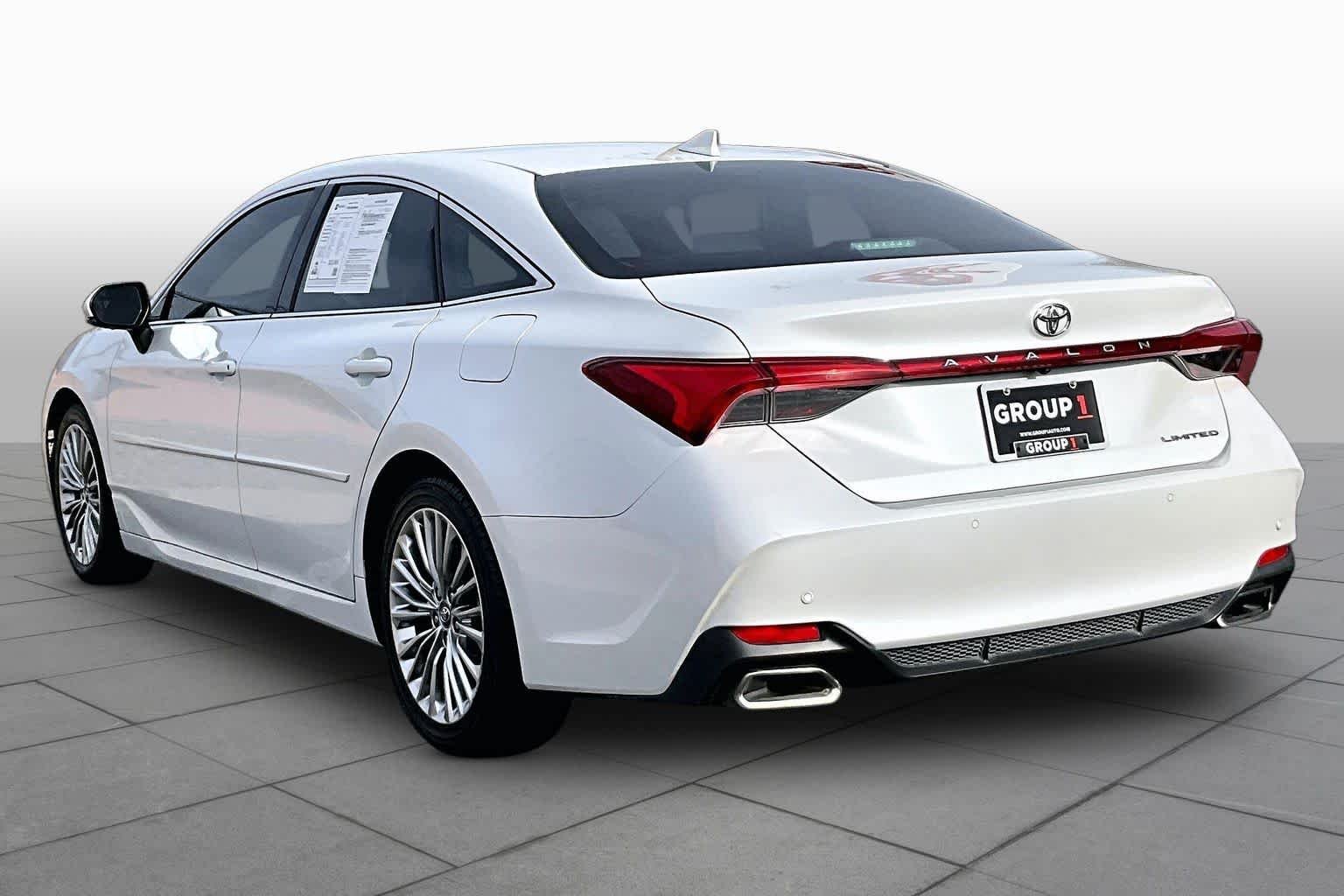 Used 2019 Wind Chill Pearl Toyota Limited image 10