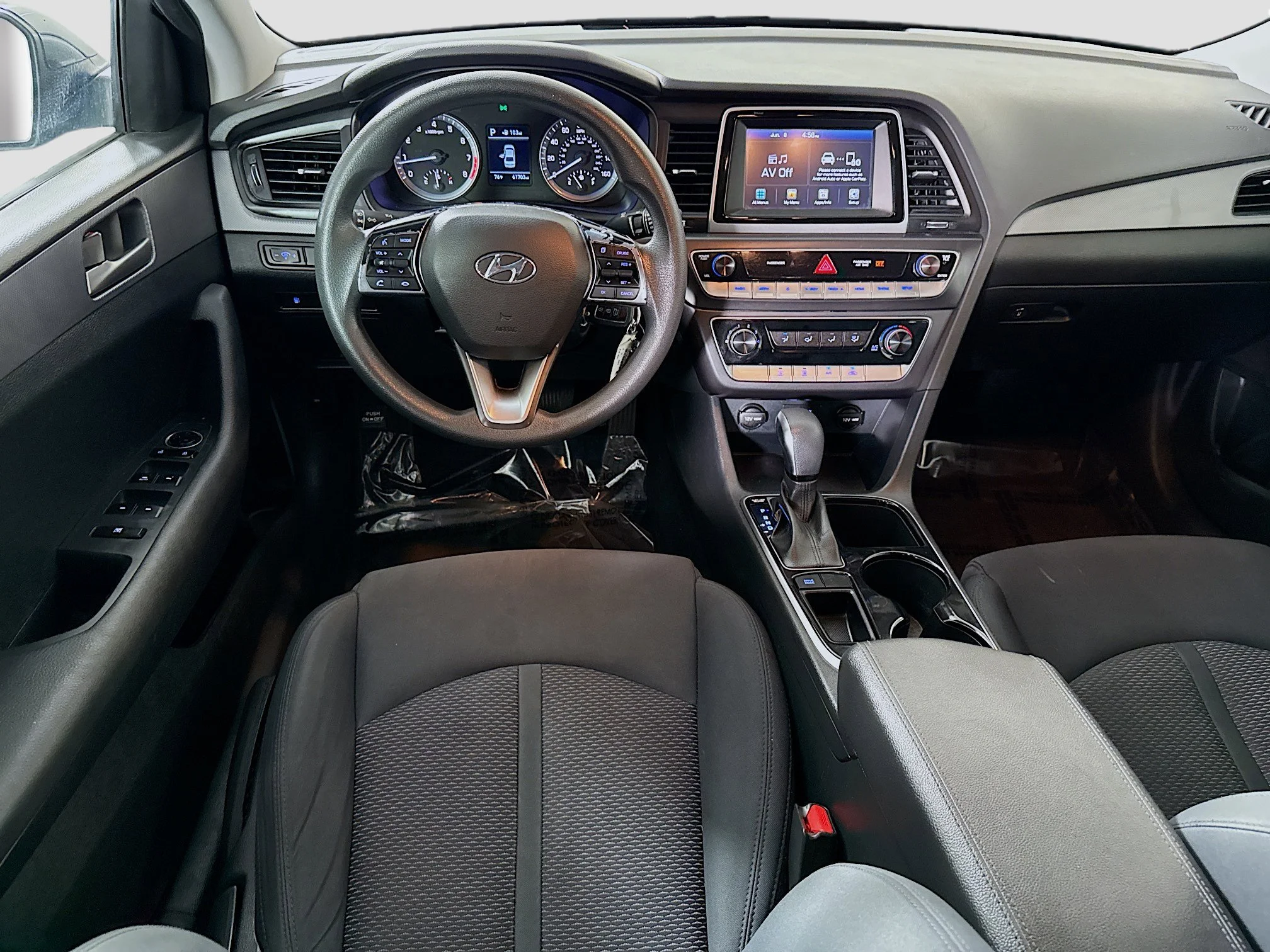 Used 2018 Phantom Black Hyundai SE image 13