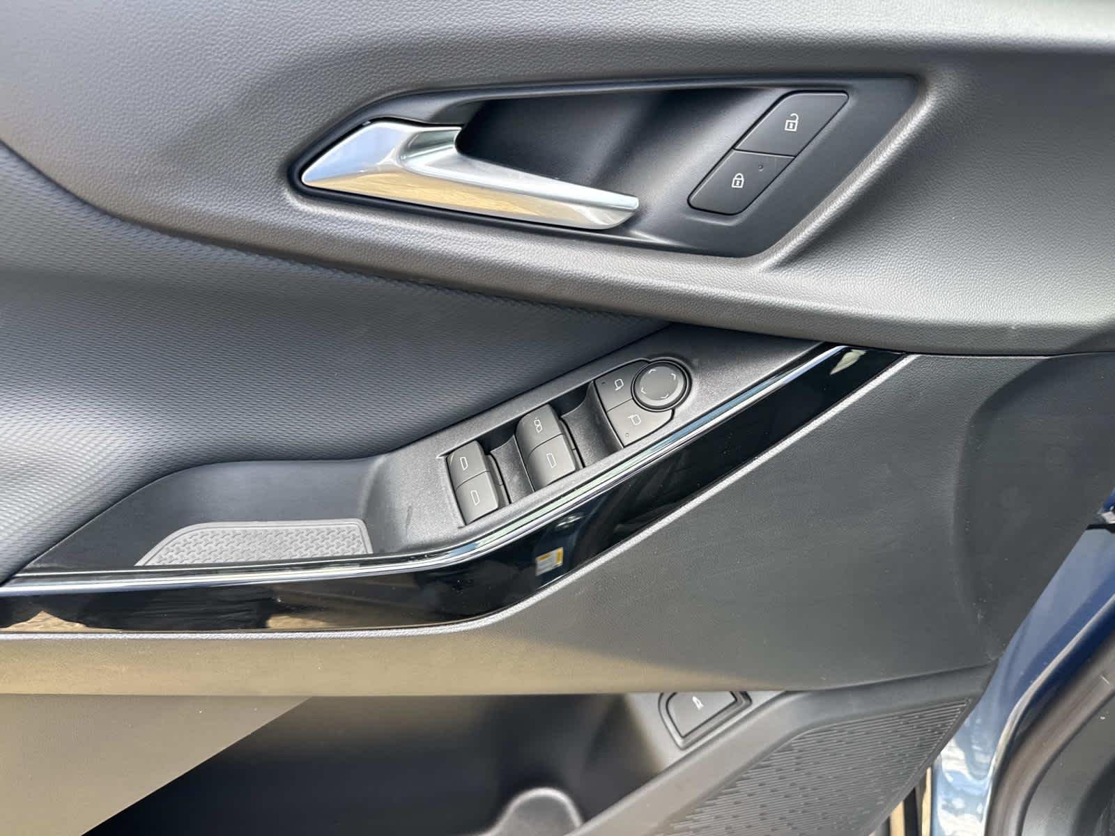 2027 Chevrolet Equinox LT - Photo 12