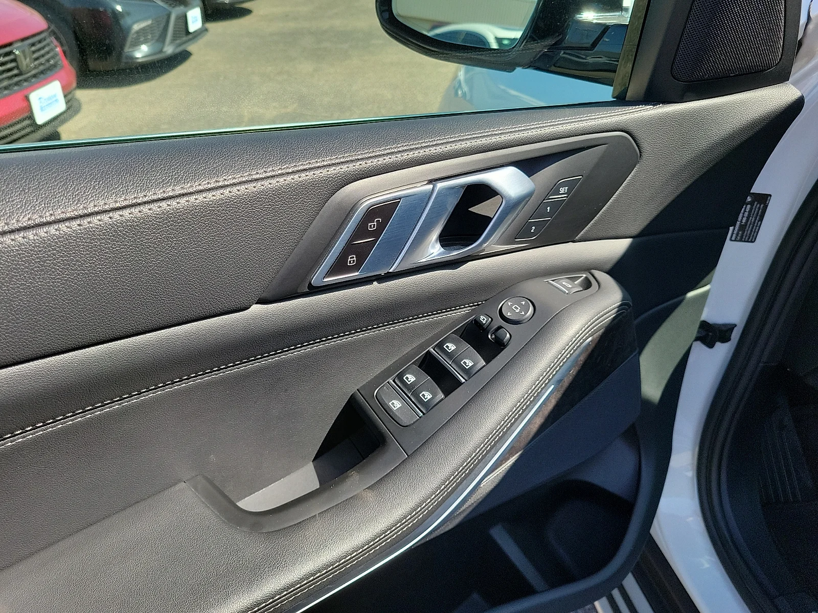 Used 2023 White Metallic BMW xDrive40i image 18