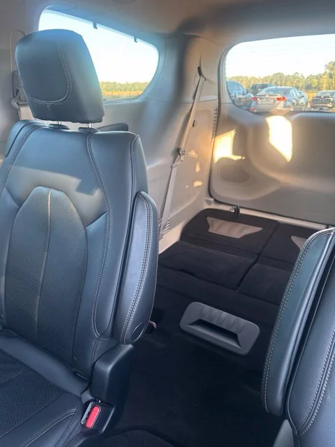 Used 2018 Red Chrysler Touring L Plus image 15