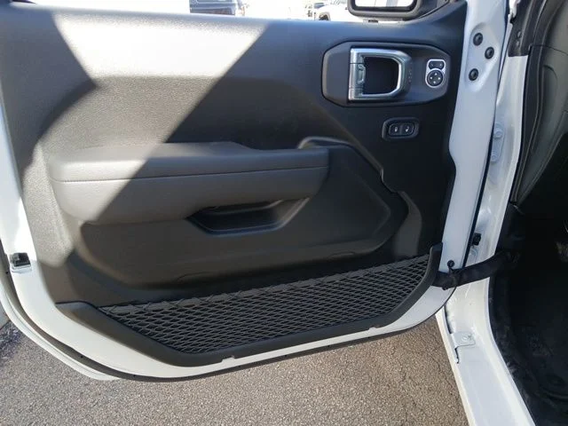 New 2026 Bright White Clear-Coat Exterior Paint Jeep Sport S image 41