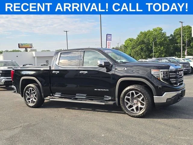 2023 GMC Sierra 4WD Crew Cab Short Box SLT's photo