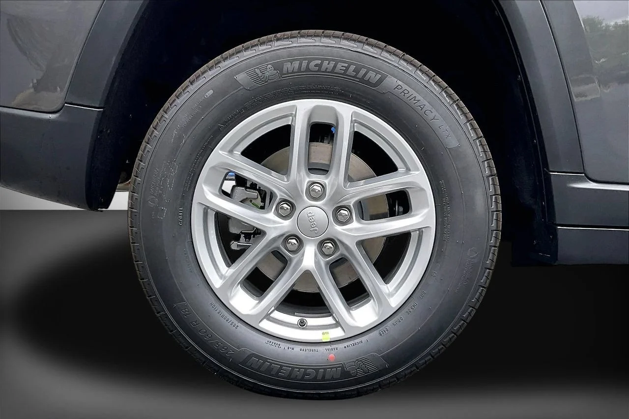 New 2026 Baltic Gray Metallic Clearcoat Jeep Laredo image 29
