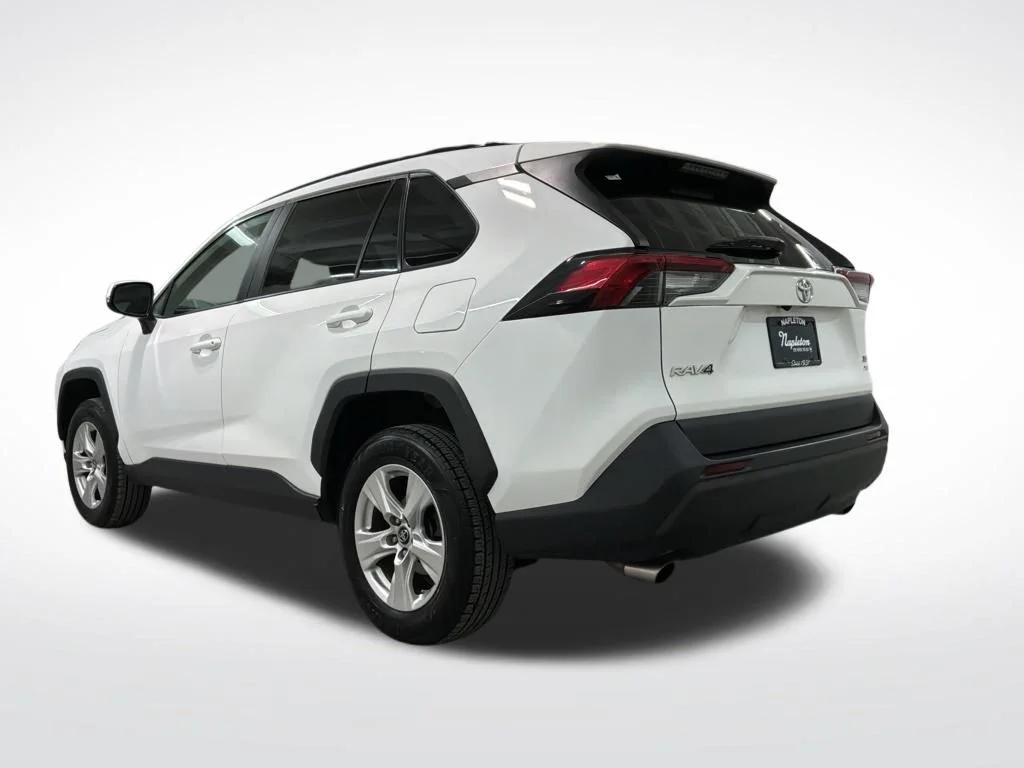 Used 2019 Toyota RAV4 XLE with VIN 2T3P1RFV0KC018999 for sale in Morton Grove, IL