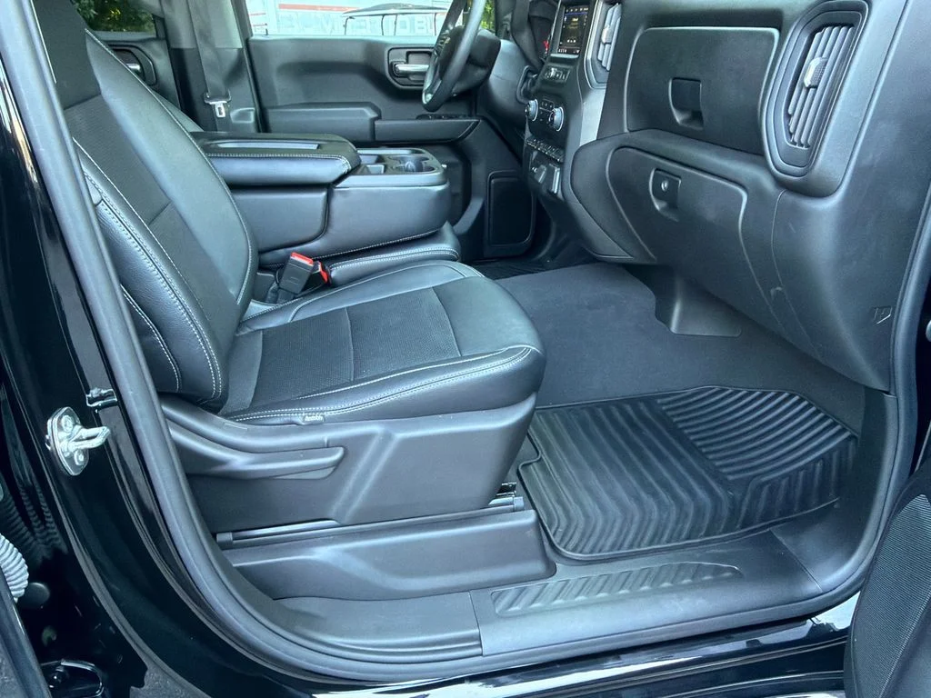 Used 2025 Black Chevrolet Custom image 13